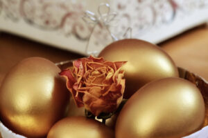 Foto: Goldene Eier zu Weihnachten (Copyright: mariya_m – pixabay.com)